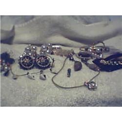 ONE LOT OF OLD COSTUME JEWELRY #1510184
