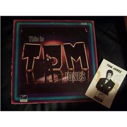 VINTAGE TOM JONES SIGNED CARD INCLUDING ALBUM #1510364