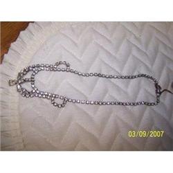 UNSIGNED VINTAGE RHINESTONE NECKLACE #1510583