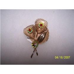 UNSIGNED VINTAG BROOCH WITH FLOWER SHAPE STONES#1510621