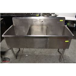 TERMINAL STAINLESS STEEL 3-WELL SINK