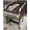Image 1 : QUEST 24" NATURAL GAS GRILL W. EQUIPMENT STAND ON