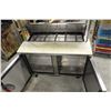 Image 4 : TRUE 2 DOOR S/S REFRIGERATED PREP STATION