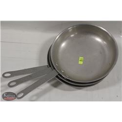 STACK OF 3 ALUMINUM 9" FRYING PANS
