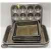 Image 1 : STACK OF 18 ASSORTED BAKING PANS