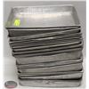 Image 1 : STACK OF APPROX 25 ASSORTED RECTANGLE BAKING PAN