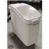 Image 1 : RUBBERMAID ROLLING INGREDIENT BIN WITH LID AND