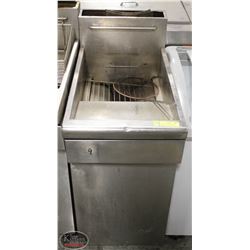 QUEST DUAL BASKET NAT. GAS COMMERCIAL DEEPFRYER