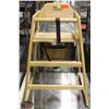 Image 1 : BAILIFF SEIZURE COMMERCIAL WOOD HIGH CHAIR