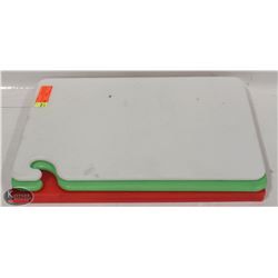 BAILIFF SEIZURE GROUP OF 4 POLY CUTTING BOARDS