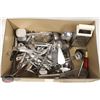 Image 1 : FLAT OF ASSORTED S/S KITCHEN UTENSILS