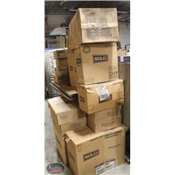LARGE LOT OF ASSORTED SOLO CUPS & LIDS
