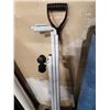 Image 2 : JOBMATE SNOW SHOVEL AND CLOTHING RACK