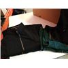 Image 2 : BOX OF NEW YOUTH FLEECE VESTS