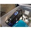 Image 2 : TOTE OF DESK LAMPS AND BULBS