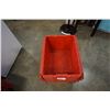Image 2 : 5 TOTES WITH BUILT IN LIDS