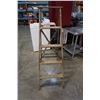 Image 2 : 5 FOOT WOOD A FRAME LADDER