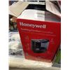 Image 2 : T-fal air fryer, honey well humidifier and Hamilton beach blender