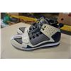 Image 2 : PAIR OF JORDONS RUNNERS SIZE 9.5 US