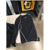 Image 2 : 2 UNDER ARMOUR SIZE SMALL SHIRTS AND 4 SIZE SMALL PANTS