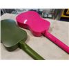 Image 8 : CAMO AND HELLO KITTY GUITARS