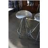 Image 2 : 2 MODERN METAL SWIVEL BAR STOOLS