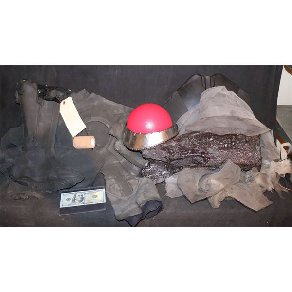 PROP & COSTUME WHOLESALE LOT OF 10 ITEMS E