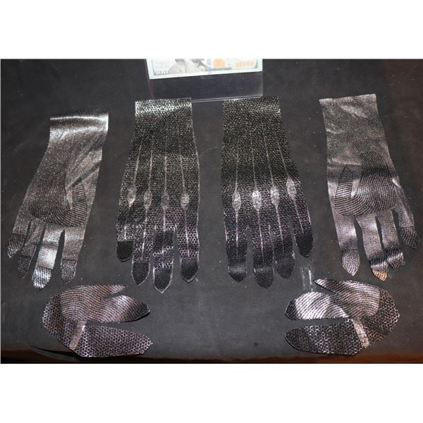 THE MATRIX RESURRECTIONS TRINITY GLOVES COMPLETE SET