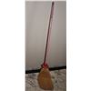 Image 1 : HOW THE GRINCH STOLE CHRISTMAS WHOVILLE BROOM