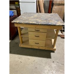 Work table on castors