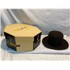 Image 1 : Mallory hat box and Royal Stetson hat