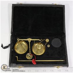 ANTIQUE SCALE WITH CASE