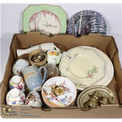 FLAT OF COLLECTIBLES INCLUDING CLASSIC POOH,