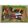 Image 1 : FLAT OF SCREW DRIVERS AND OTHER HAND TOOLS