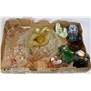 Image 1 : LARGE FLAT OF ASSORTED COLLECTIBLE GLASSWARE