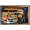 Image 1 : LARGE FLAT OF ASSORTED HAND TOOLS AND CLAMPS