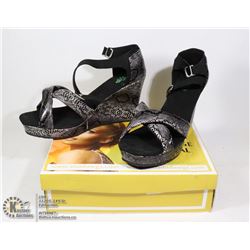WOMENS KAYMAN 4" WEDGE SANDAL BLACK DIAMONDBACK