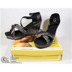 WOMENS KAYMAN 4" WEDGE SANDAL BROWN DIAMONDBACK