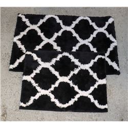 BLACK/ WHITE BATH RUG SET, NON SLIP BACKING