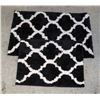 Image 1 : BLACK/ WHITE BATH RUG SET, NON SLIP BACKING