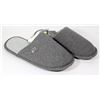 Image 1 : SIZE MEDIUM SLIPPERS