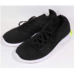 US SIZE 7.5 RUNNING SHOES