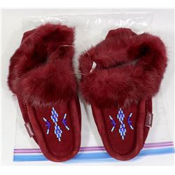 LADIES MOCCASINS SIZE 8