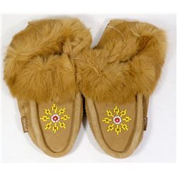 LADIES MOCCASINS SIZE 7