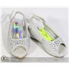 Image 1 : SILVER COLOUR BABY SLIPPERS