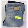 Image 1 : 2 PAIRS OF BLUE BLOOD 27/34 BLUE JEANS