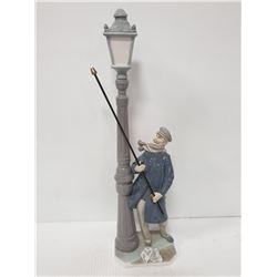 LLADRO "STREET LIGHT" 18" TALL #5-23