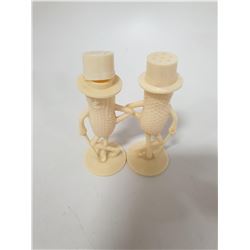 1960'S PLANTER'S SALT PEPPER SHAKERS BEIGE