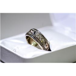10K WHITE GOLD DIAMOND RING