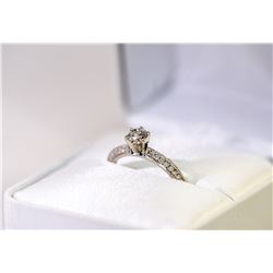 14K WHITE GOLD DIAMOND RING